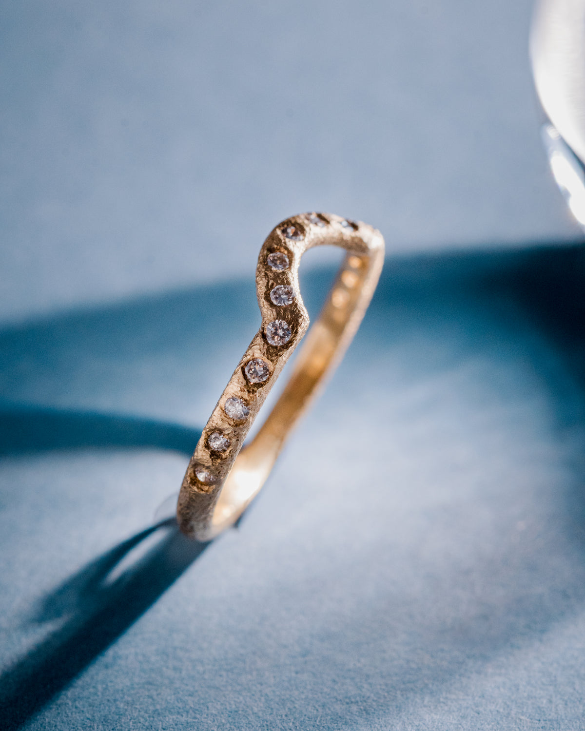 Curved Contour Ring